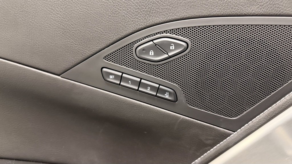 Used 2015 Chevrolet Corvette Stingray Z51 w/ 2LT Preferred Equipment Group image 27