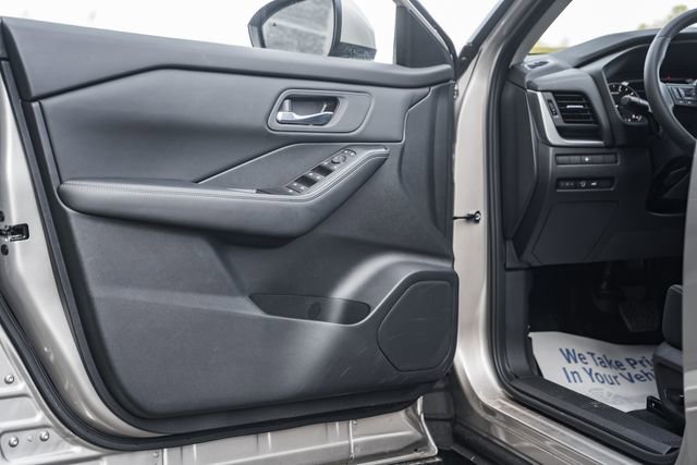 Used 2026 Nissan Rogue SV image 42