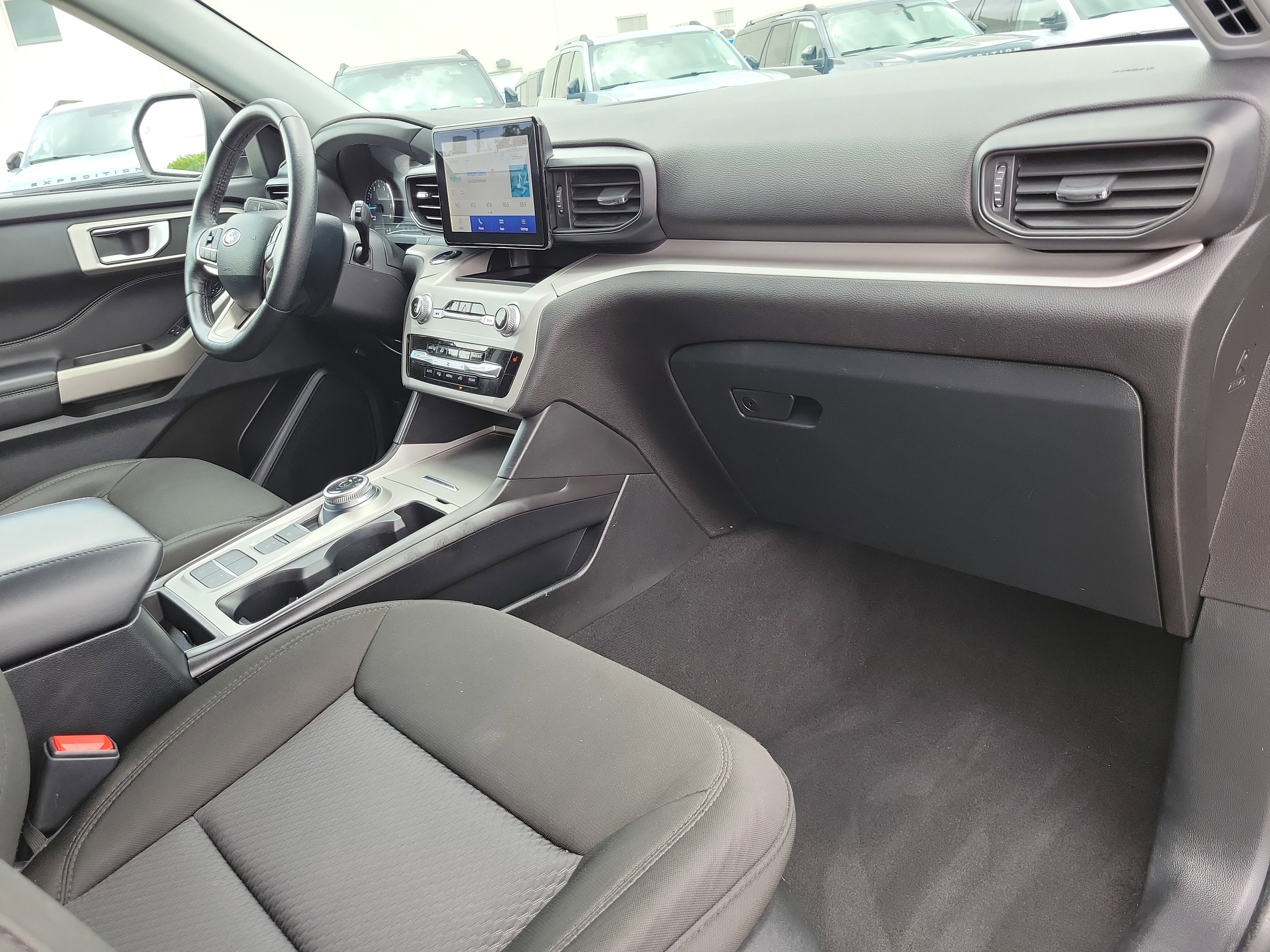 Used 2024 Ford Explorer XLT RWD image 19