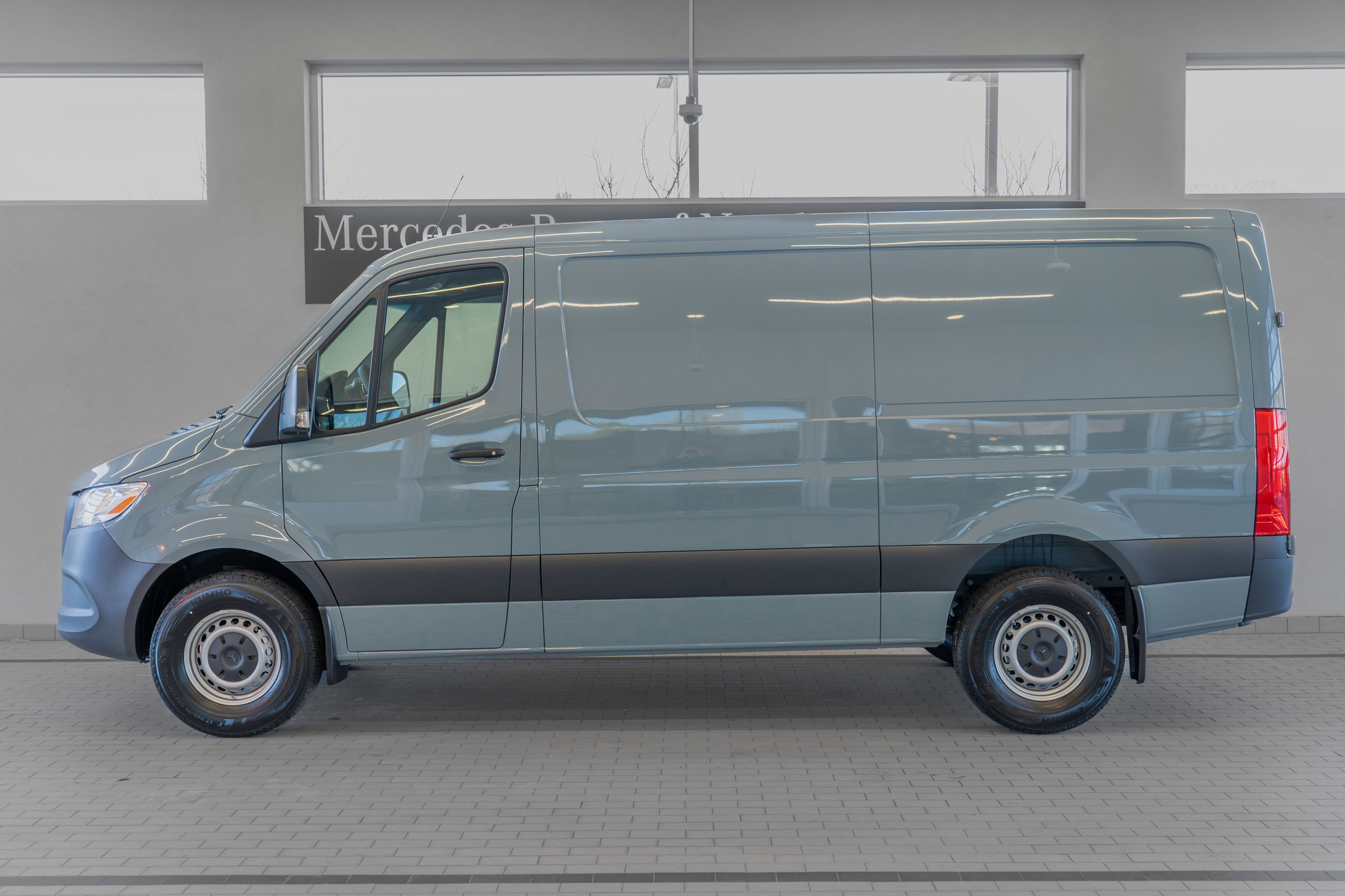 Used 2025 Mercedes-Benz Sprinter 2500 image 2