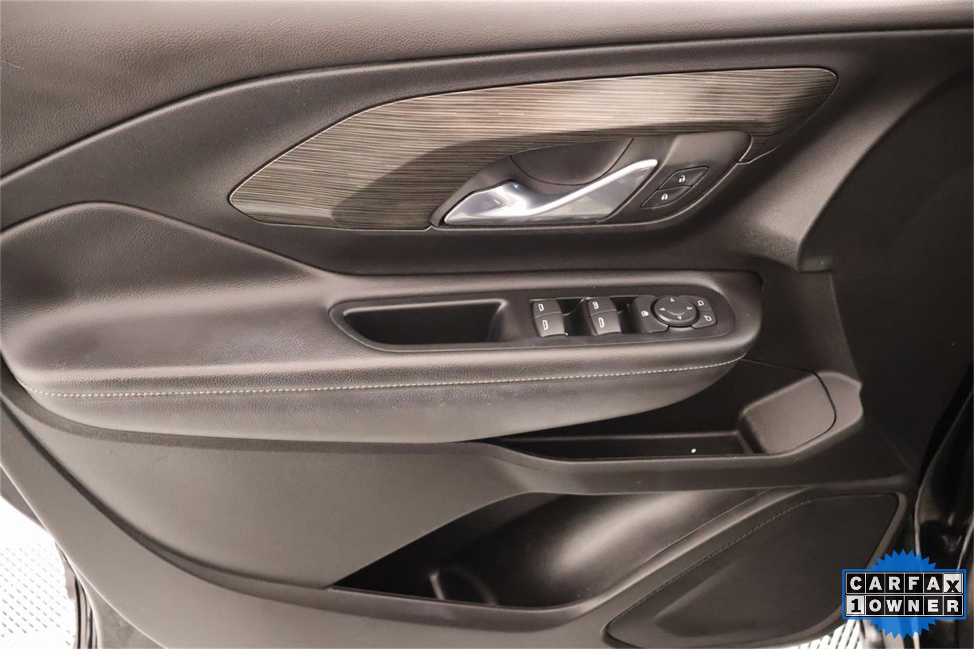 Used 2023 GMC Terrain SLE w/ Elevation Edition image 14