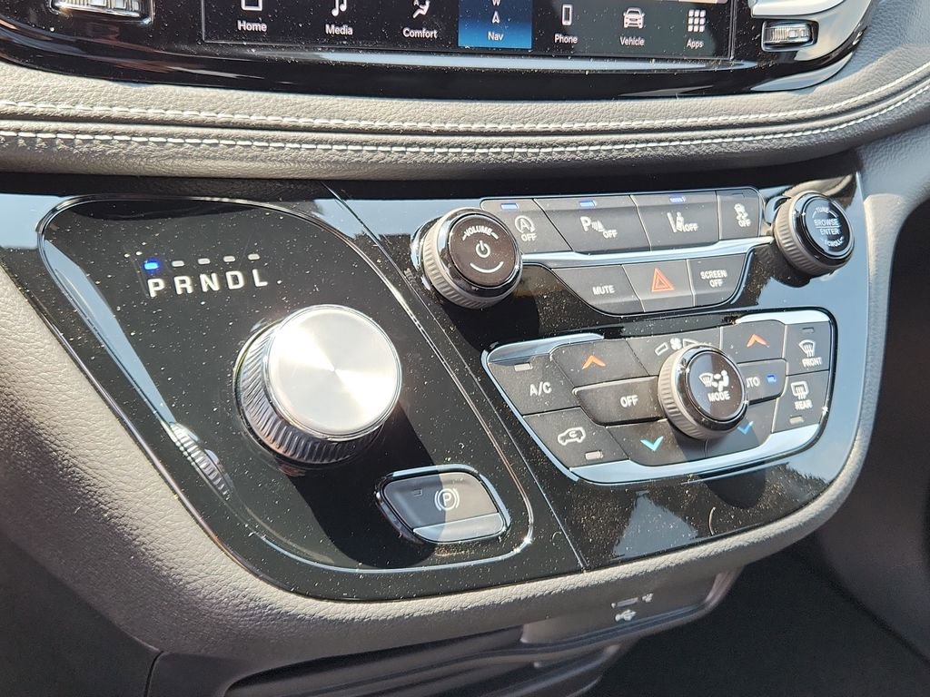 New 2026 Chrysler Pacifica Select FWD image 21