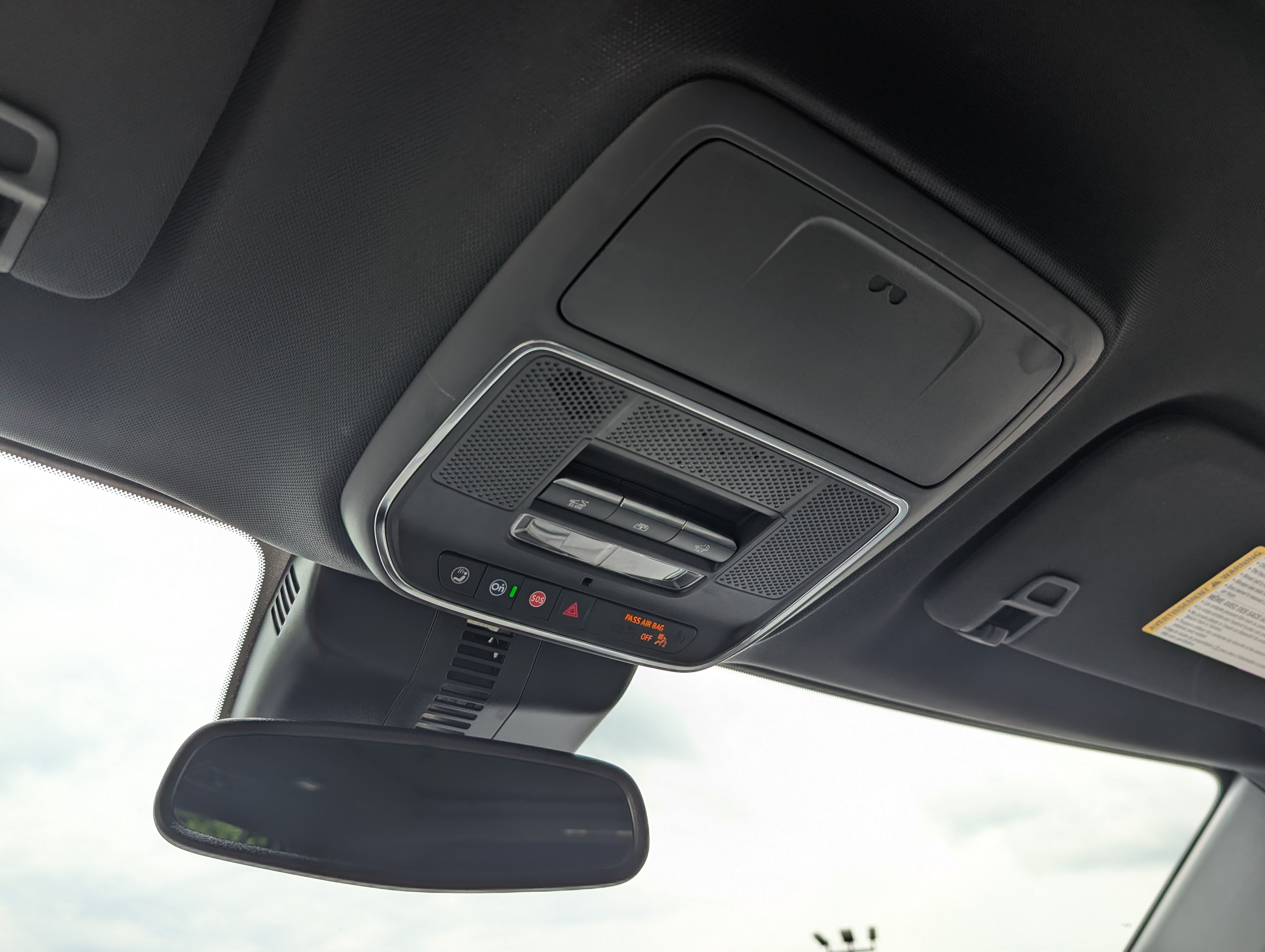 Used 2024 GMC Acadia Denali FWD image 32