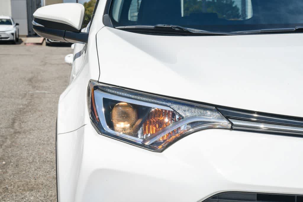 Used 2018 Toyota RAV4 XLE FWD image 4