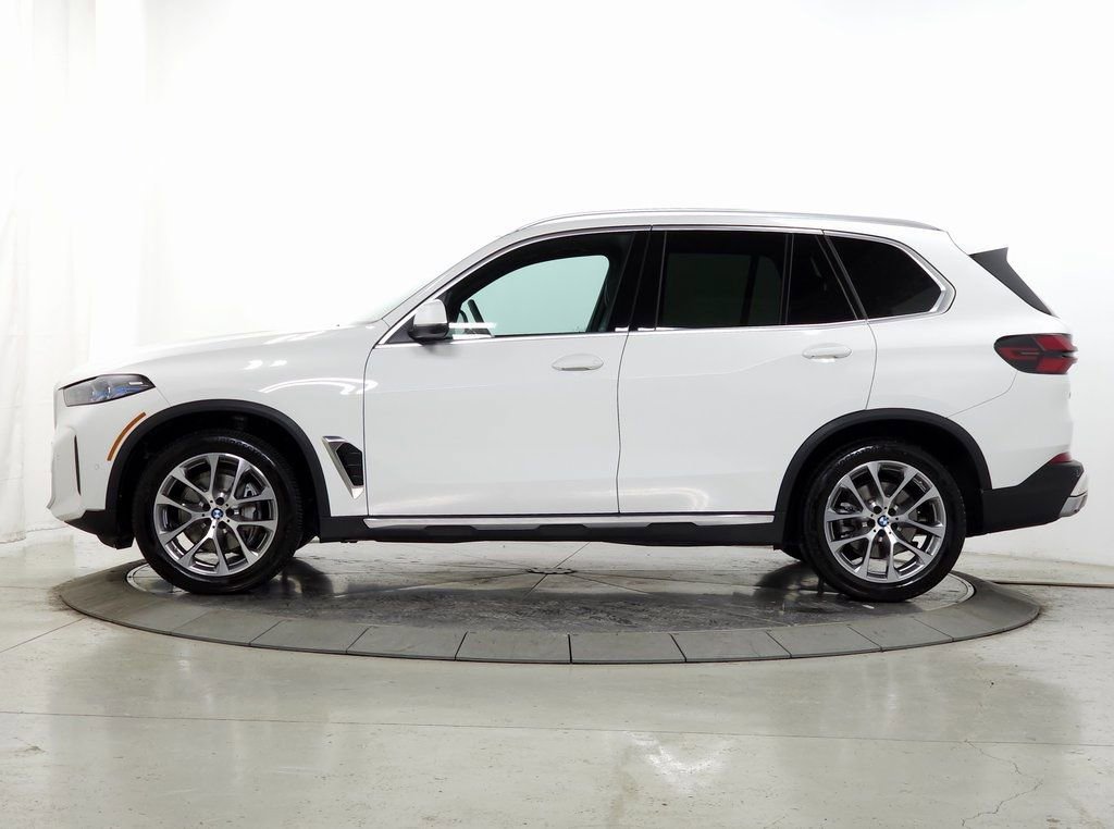 Used 2025 BMW X5 xDrive40i w/ Parking Assistance Package image 5