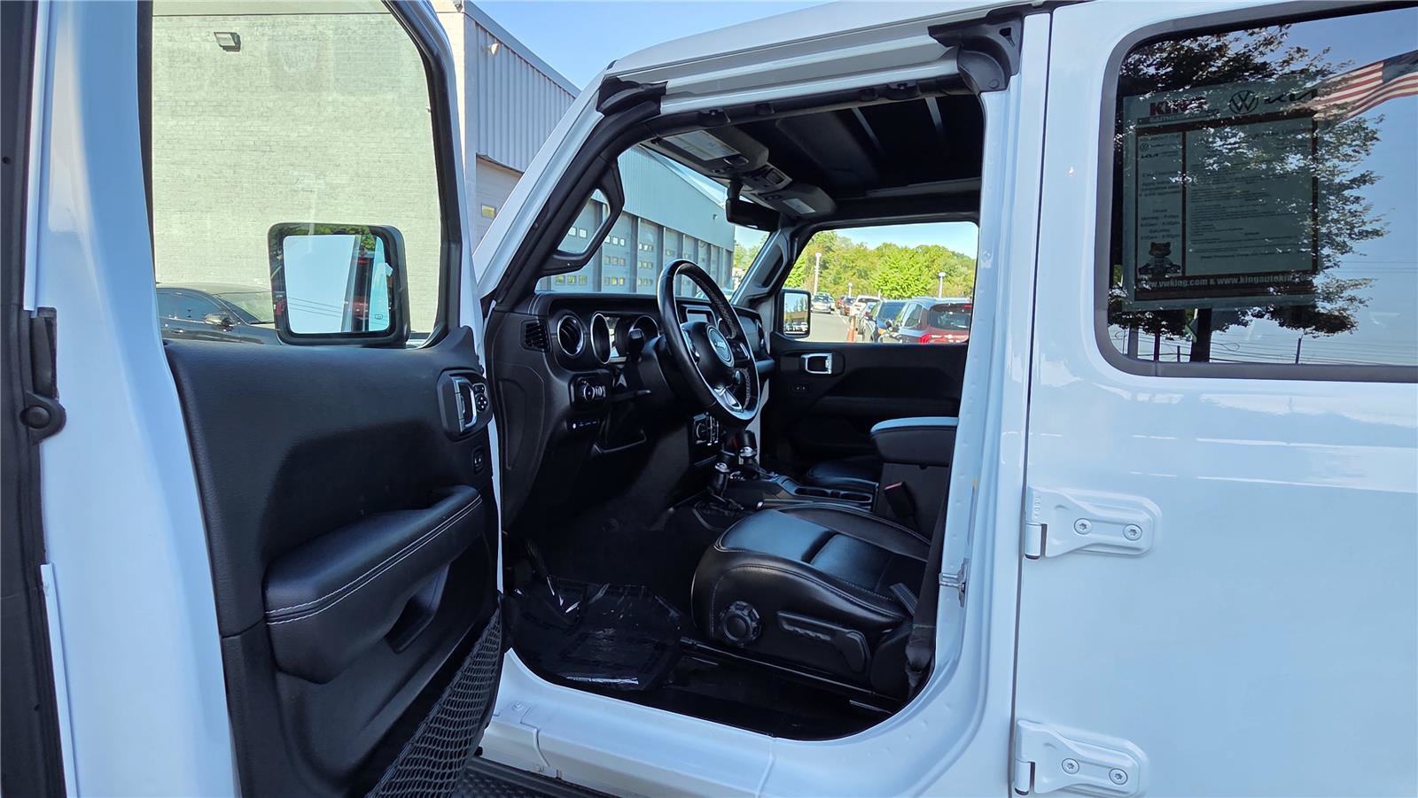 Used 2022 Jeep Wrangler Unlimited Sahara w/ Cold Weather Group AWD/4WD image 13
