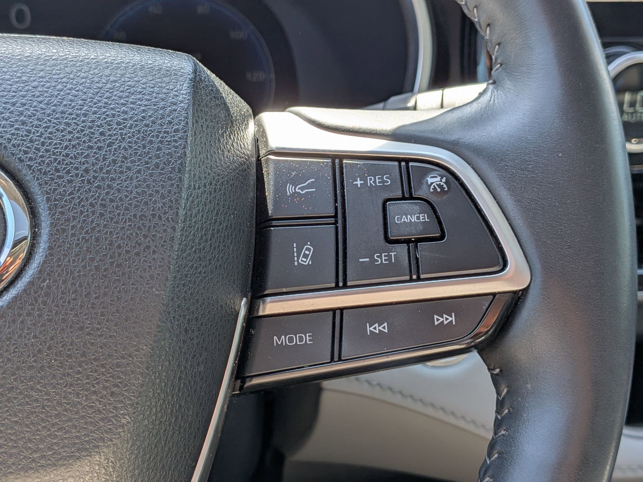 Used 2023 Toyota Highlander Limited FWD image 13
