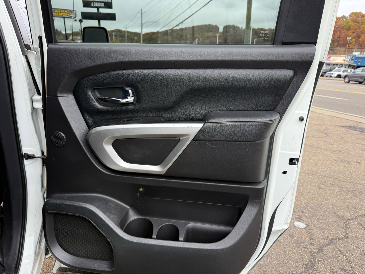 Used 2017 Nissan Titan PRO-4X image 24