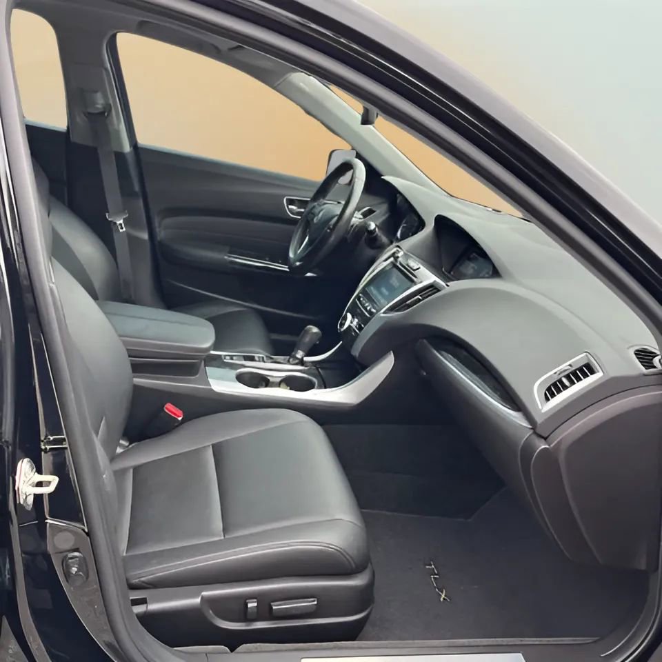Used 2018 Acura TLX image 11