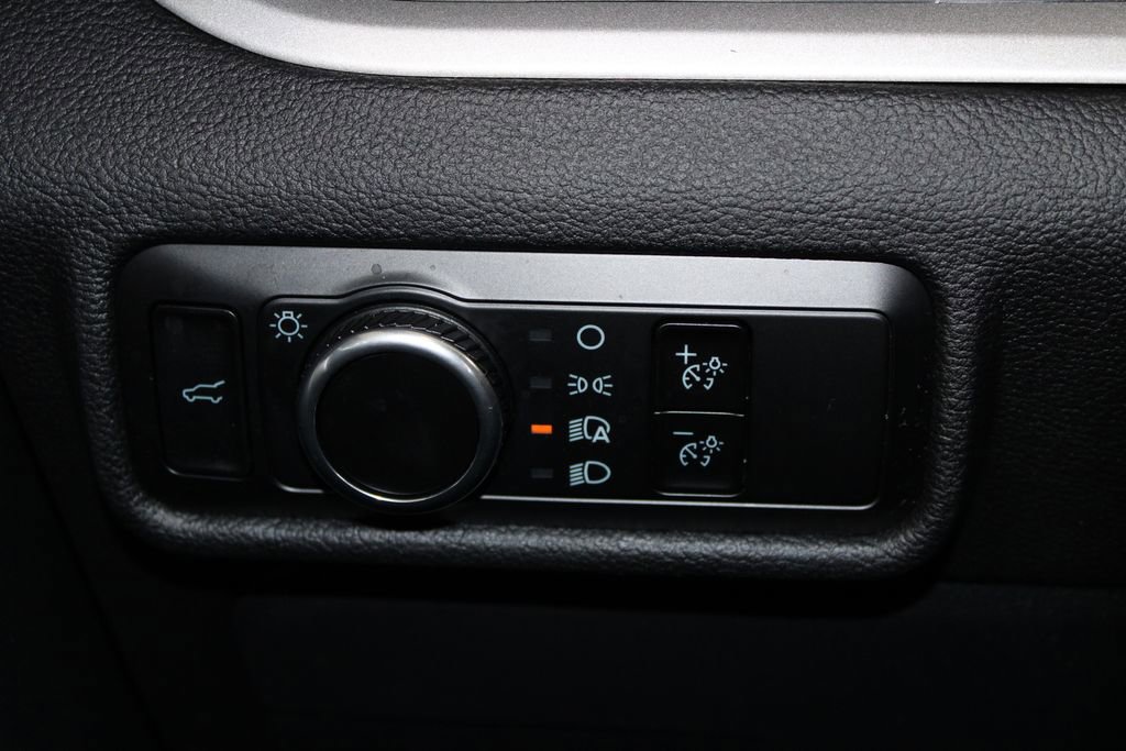 Used 2023 Ford Explorer XLT image 42