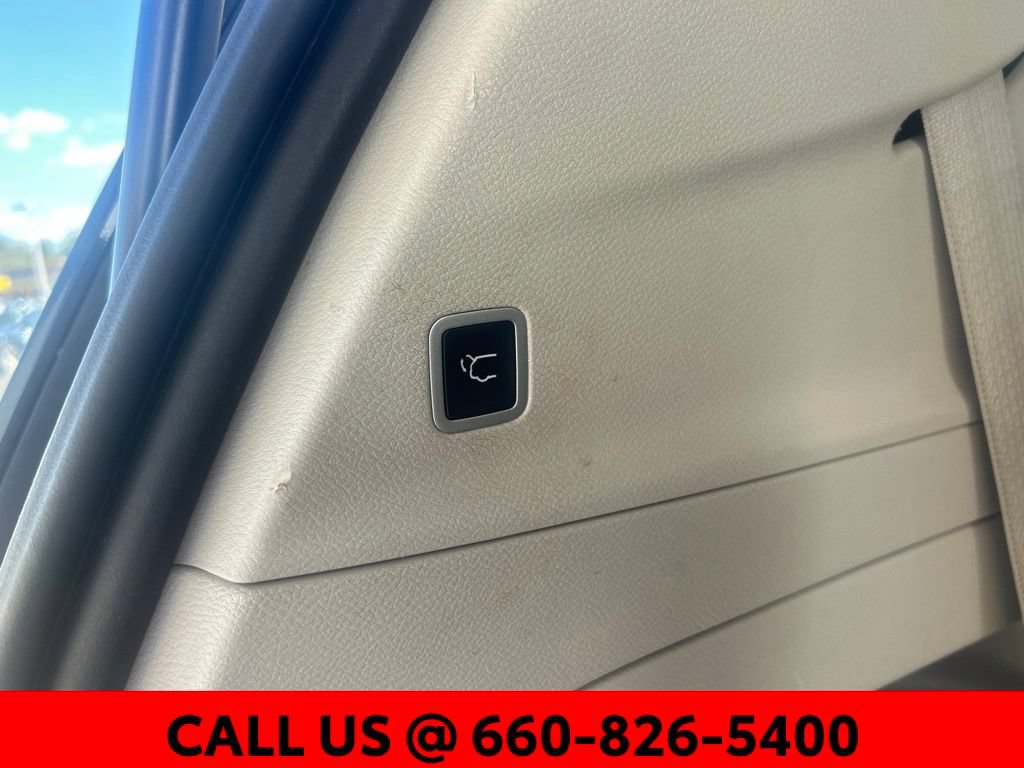 Used 2023 Chrysler Pacifica Touring-L FWD image 9