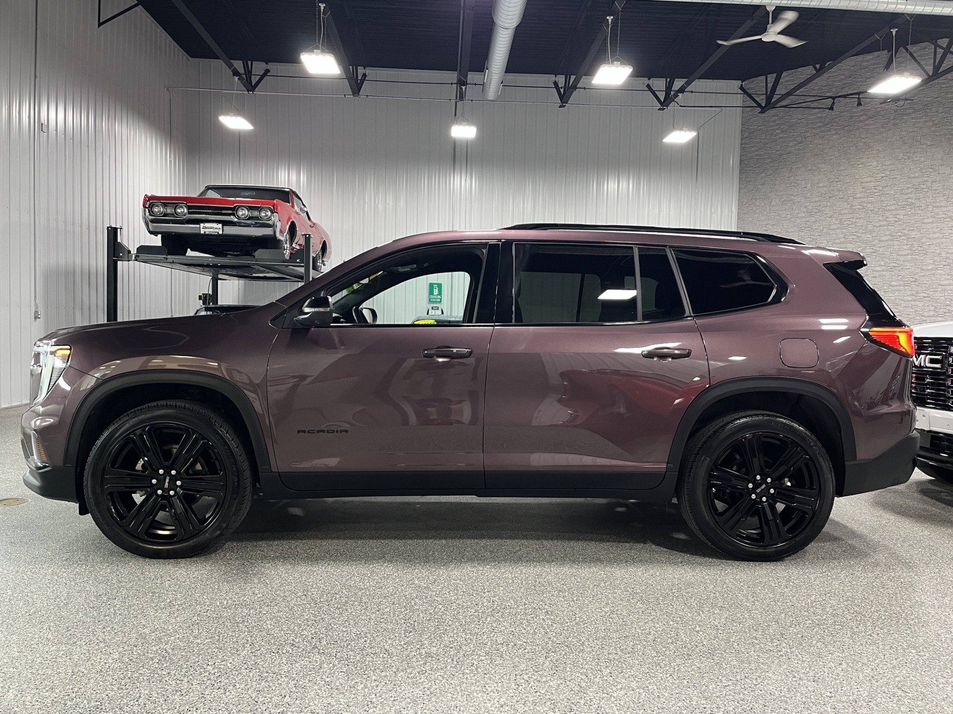 Certified 2025 GMC Acadia Elevation w/ Elevation Premium Package AWD/4WD image 2
