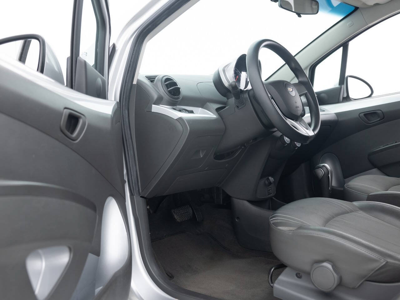 Used 2015 Chevrolet Spark LT FWD image 26