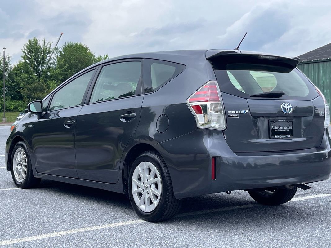 Used 2016 Toyota Prius V Two FWD image 5