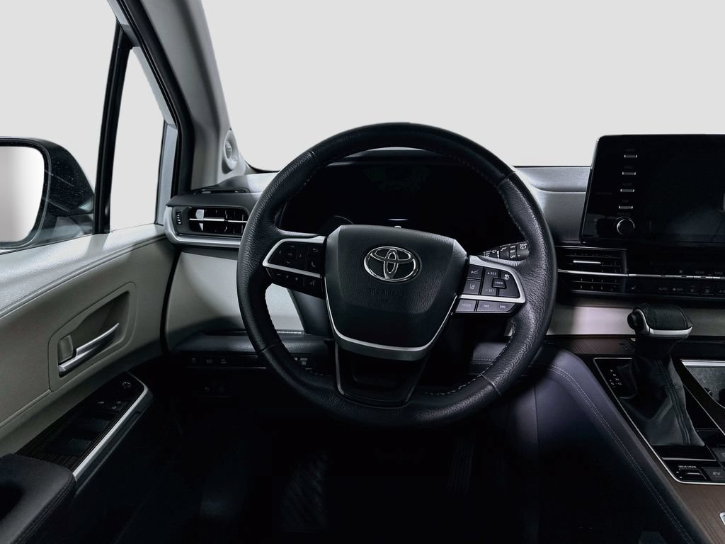 Used 2022 Toyota Sienna XLE w/ XLE Plus Package AWD/4WD image 22