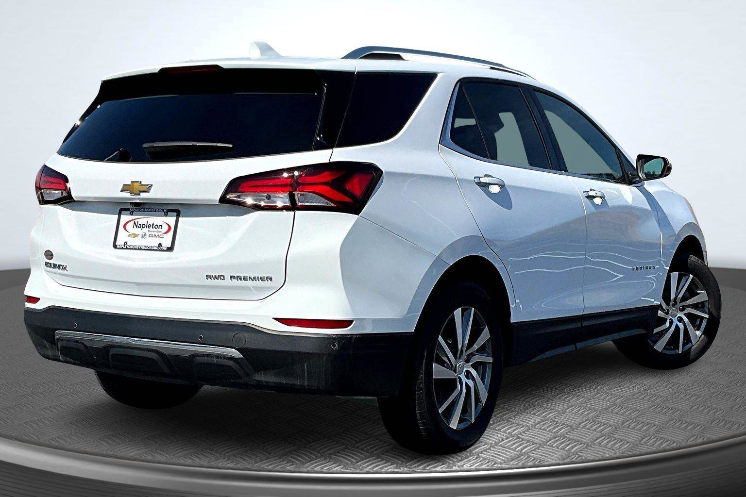 Used 2023 Chevrolet Equinox Premier image 2