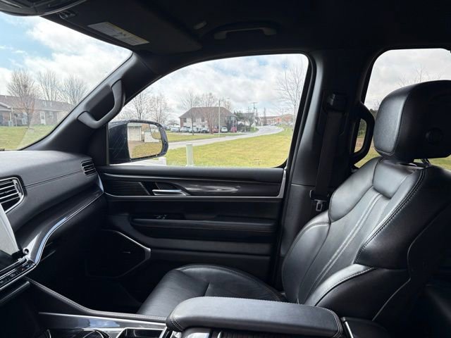 Used 2024 Jeep Wagoneer 4WD w/ Convenience Group I image 15