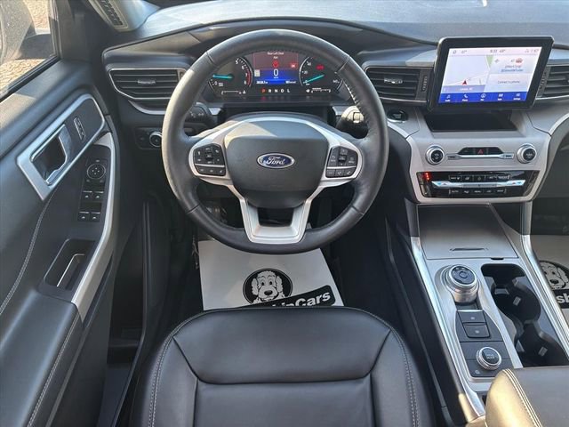 Used 2023 Ford Explorer XLT w/ Equipment Group 202A image 3