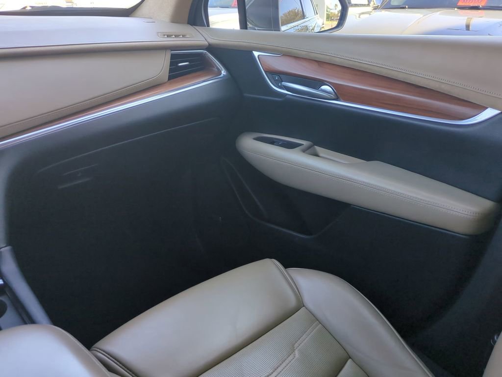 Used 2019 Cadillac XT5 Platinum AWD/4WD image 16