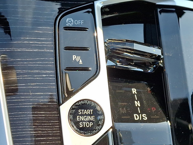 Certified 2025 BMW X7 M60i image 30