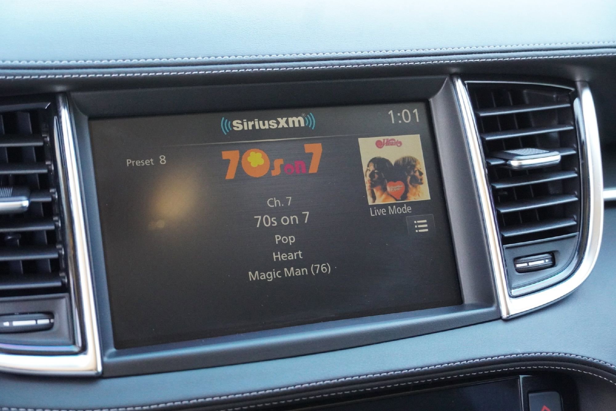 Certified 2024 INFINITI QX50 Luxe w/ Accent Package image 11