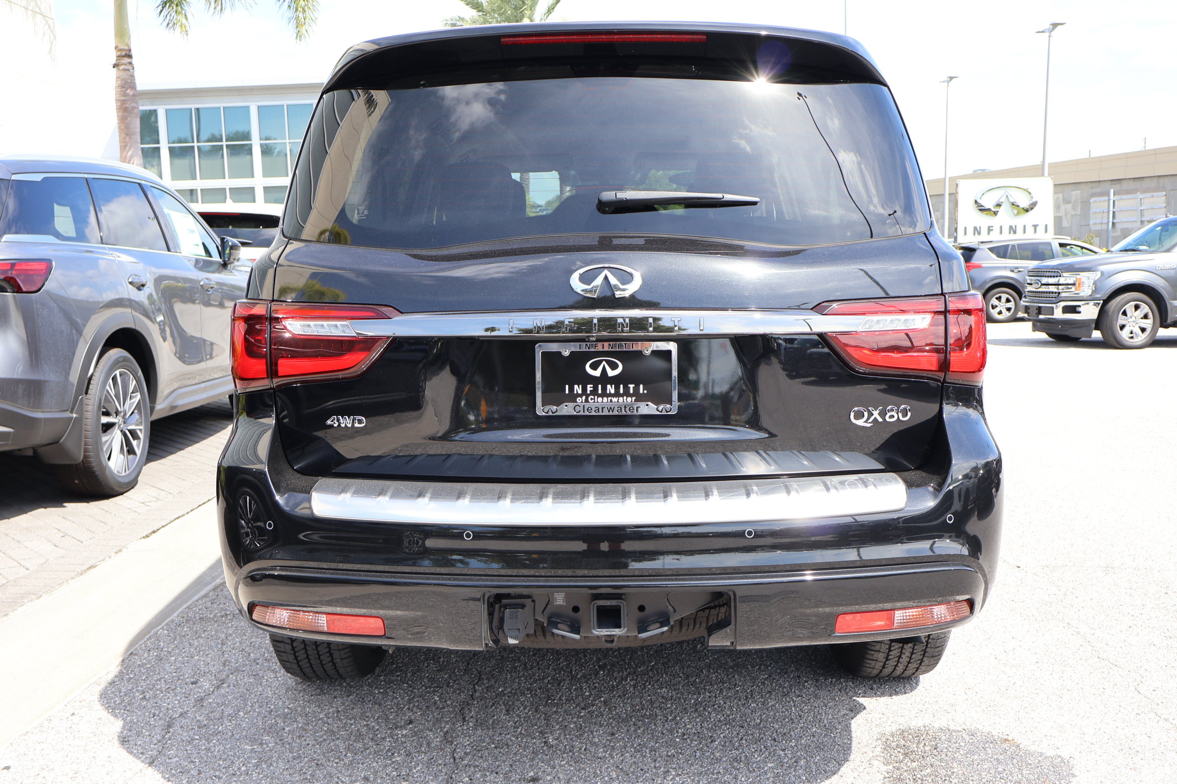 Used 2023 INFINITI QX80 Premium Select w/ Cargo Package AWD/4WD image 8