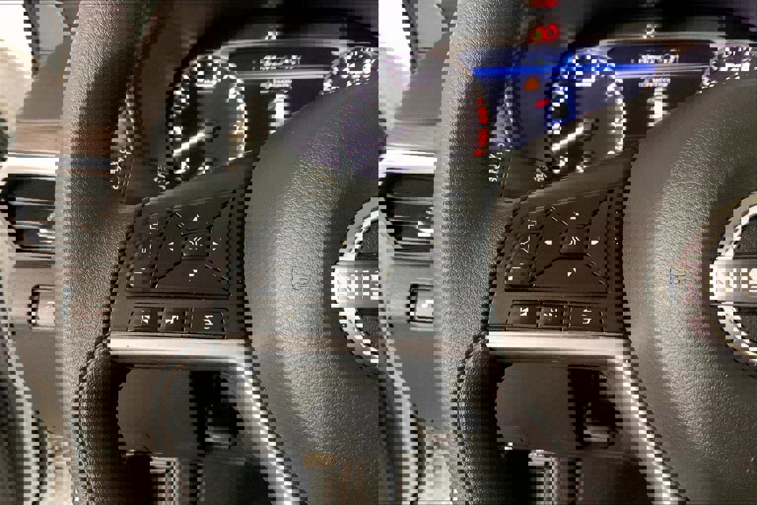 Used 2025 Nissan Altima 2.5 SV image 18