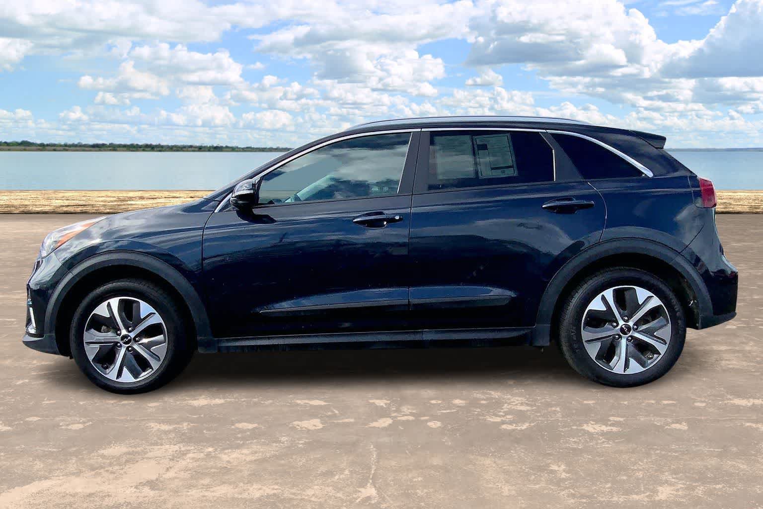 Used 2022 Kia Niro EX FWD image 3