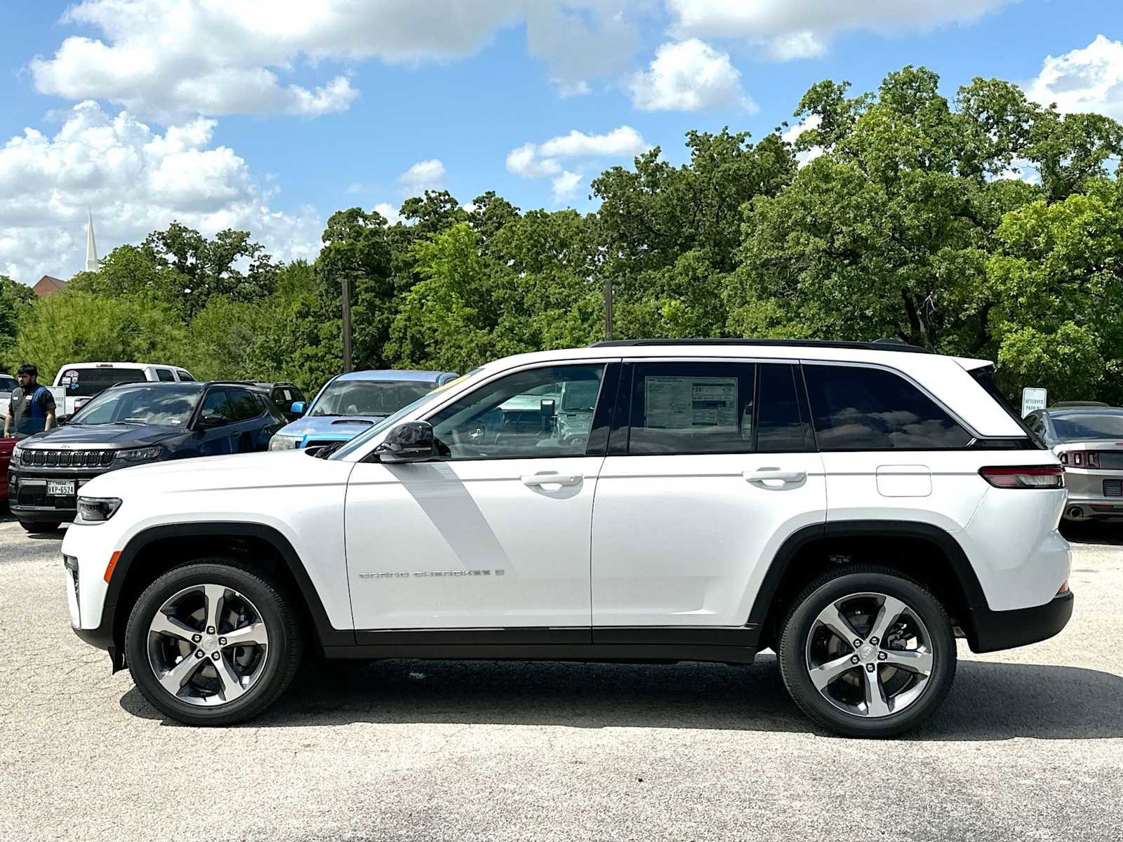 New 2026 Jeep Grand Cherokee Limited RWD image 12