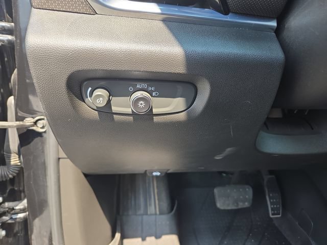 Used 2023 Chevrolet Traverse Premier w/ Redline Edition AWD/4WD image 28