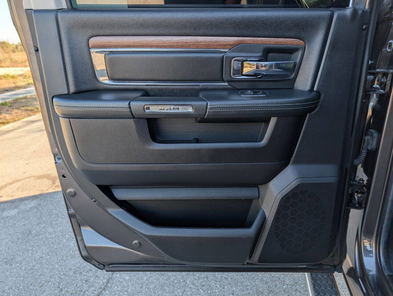 Used 2016 RAM 2500 Laramie w/ Convenience Group image 13