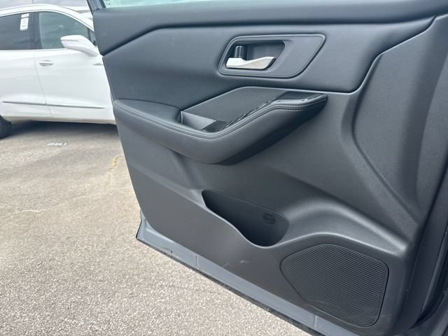 Certified 2026 Nissan Rogue SV AWD/4WD image 12