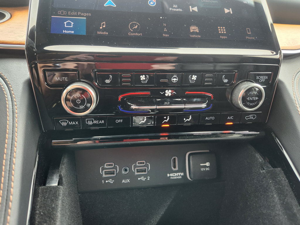 Used 2022 Jeep Grand Cherokee Summit AWD/4WD image 37
