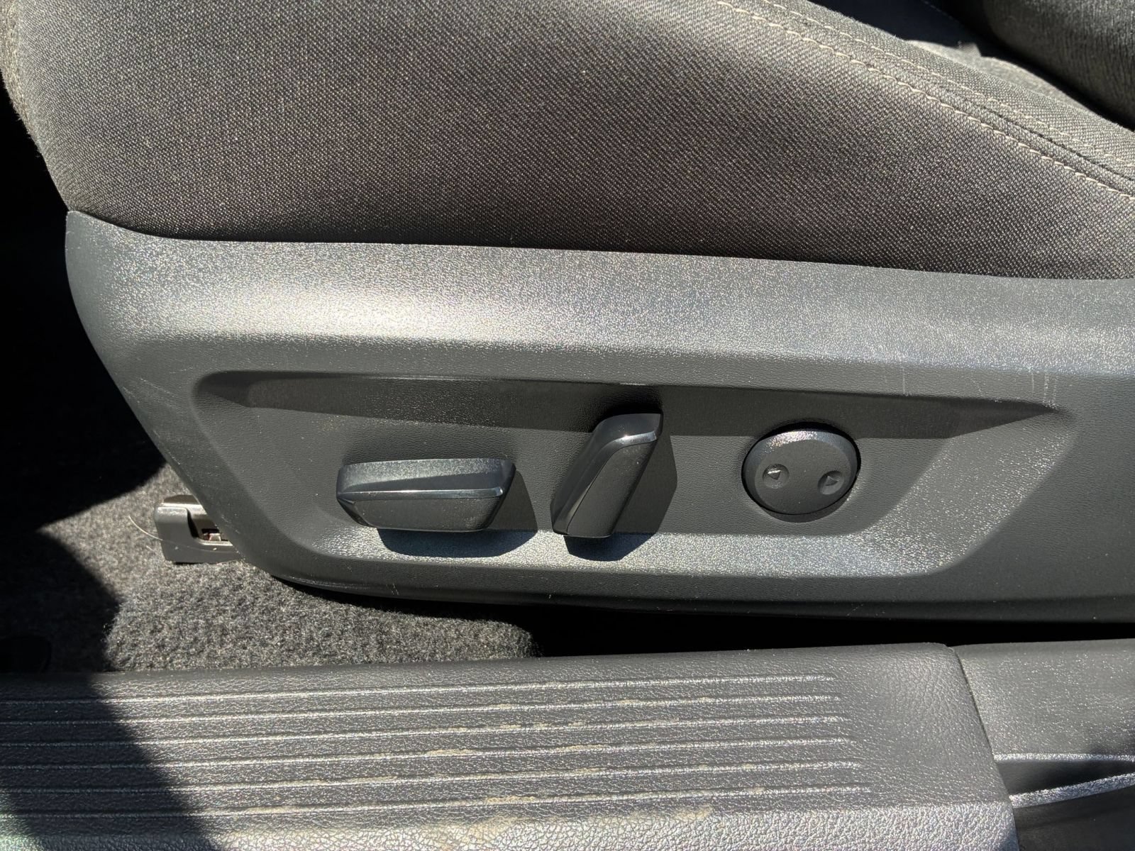 Used 2025 Nissan Rogue SV FWD image 21