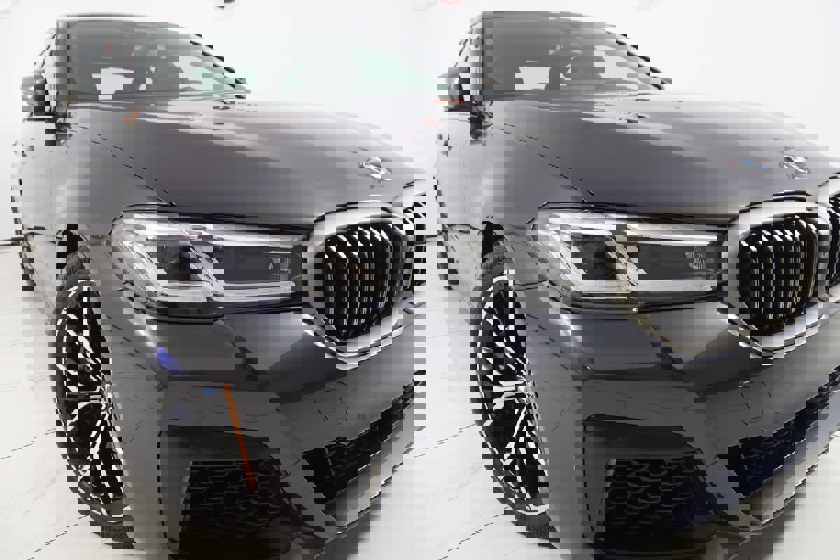 Used 2023 BMW M550i xDrive image 21