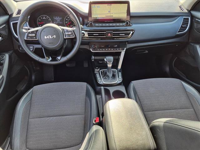 Used 2023 Kia Seltos S w/ Navigation Package FWD image 17