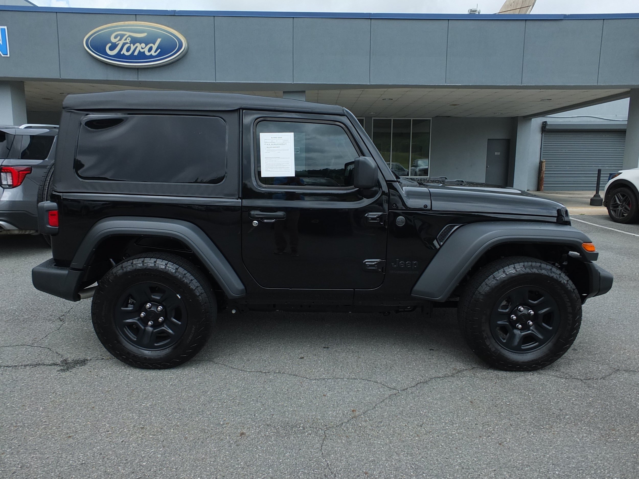 Used 2025 Jeep Wrangler Sport AWD/4WD image 2