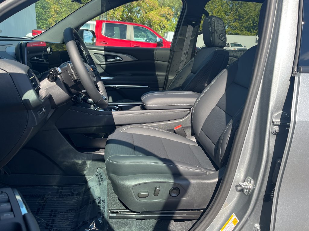 New 2027 Chevrolet Traverse LT w/ Sun and Wheel Package AWD/4WD image 9