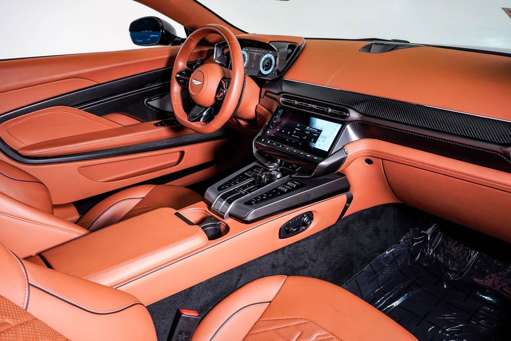 Used 2025 Aston Martin Vanquish RWD image 17