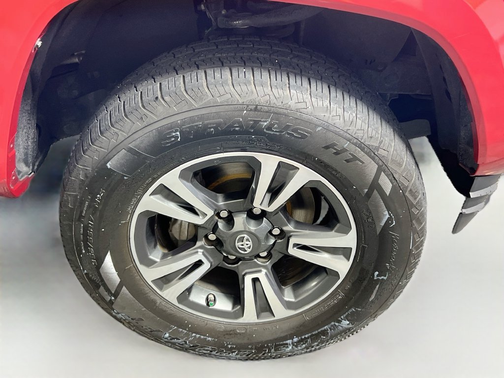 Used 2019 Toyota Tacoma TRD Sport AWD/4WD image 10
