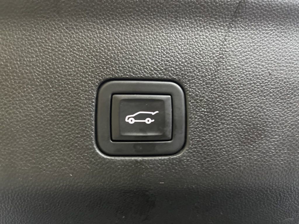 Used 2023 Chevrolet Suburban Premier image 13