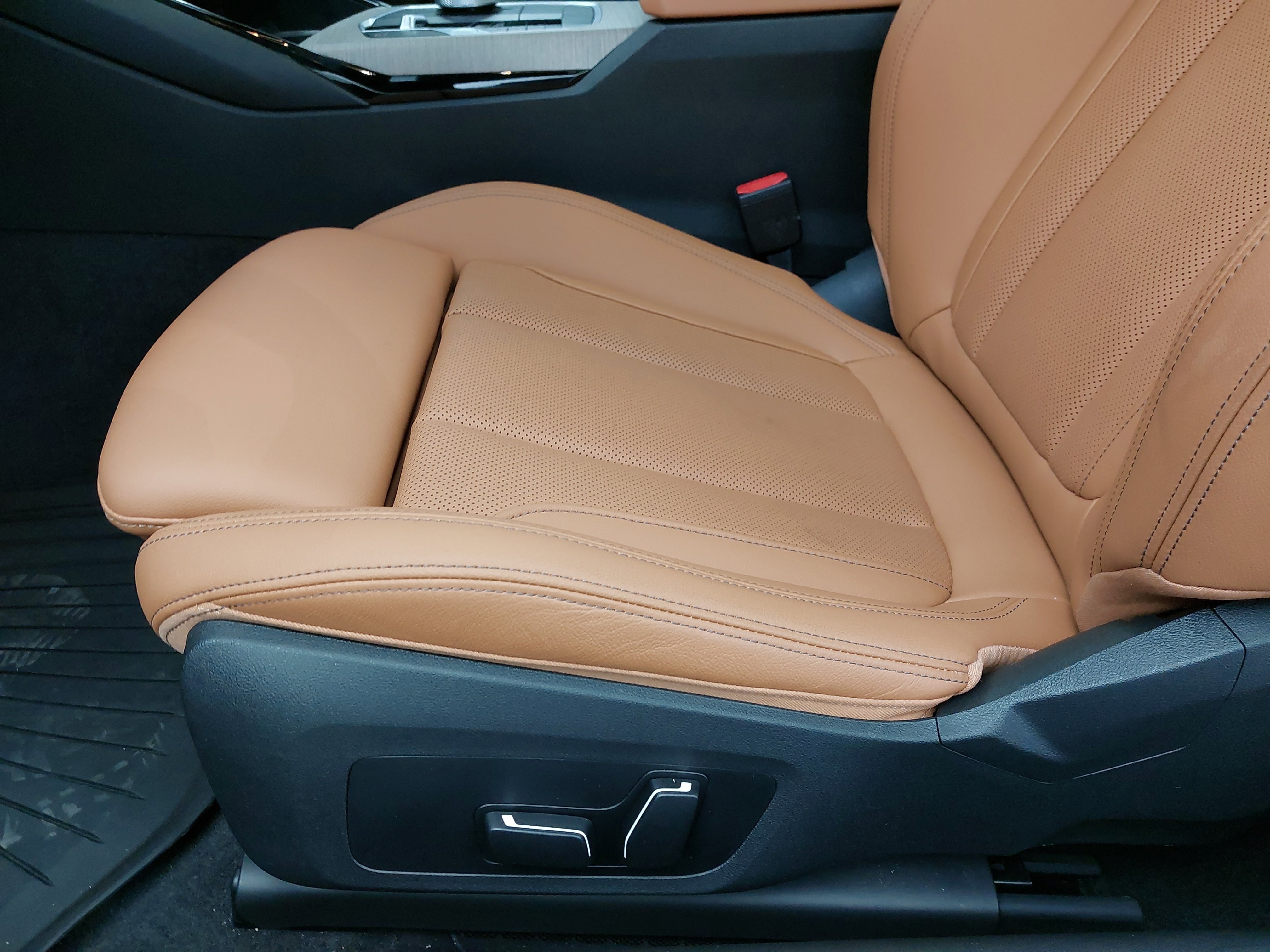 Used 2025 BMW 230i Coupe w/ M Sport Package image 28