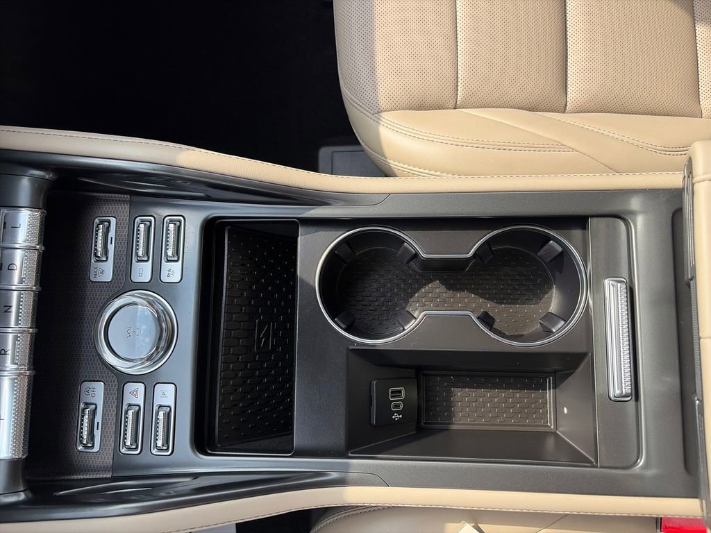 Used 2025 Lincoln Nautilus Premier AWD/4WD image 22