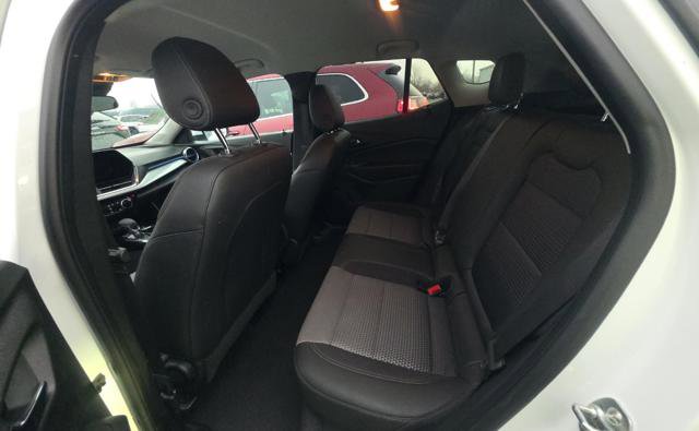 Used 2025 Chevrolet Trax LT w/ LT Convenience Package image 10