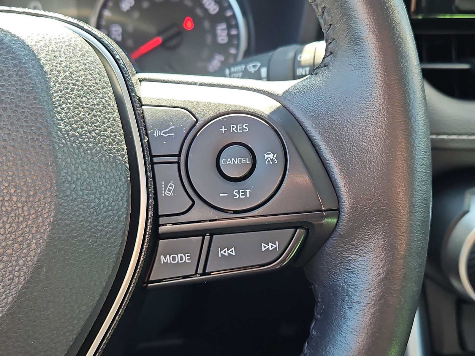 Used 2021 Toyota RAV4 XLE Premium AWD/4WD image 20