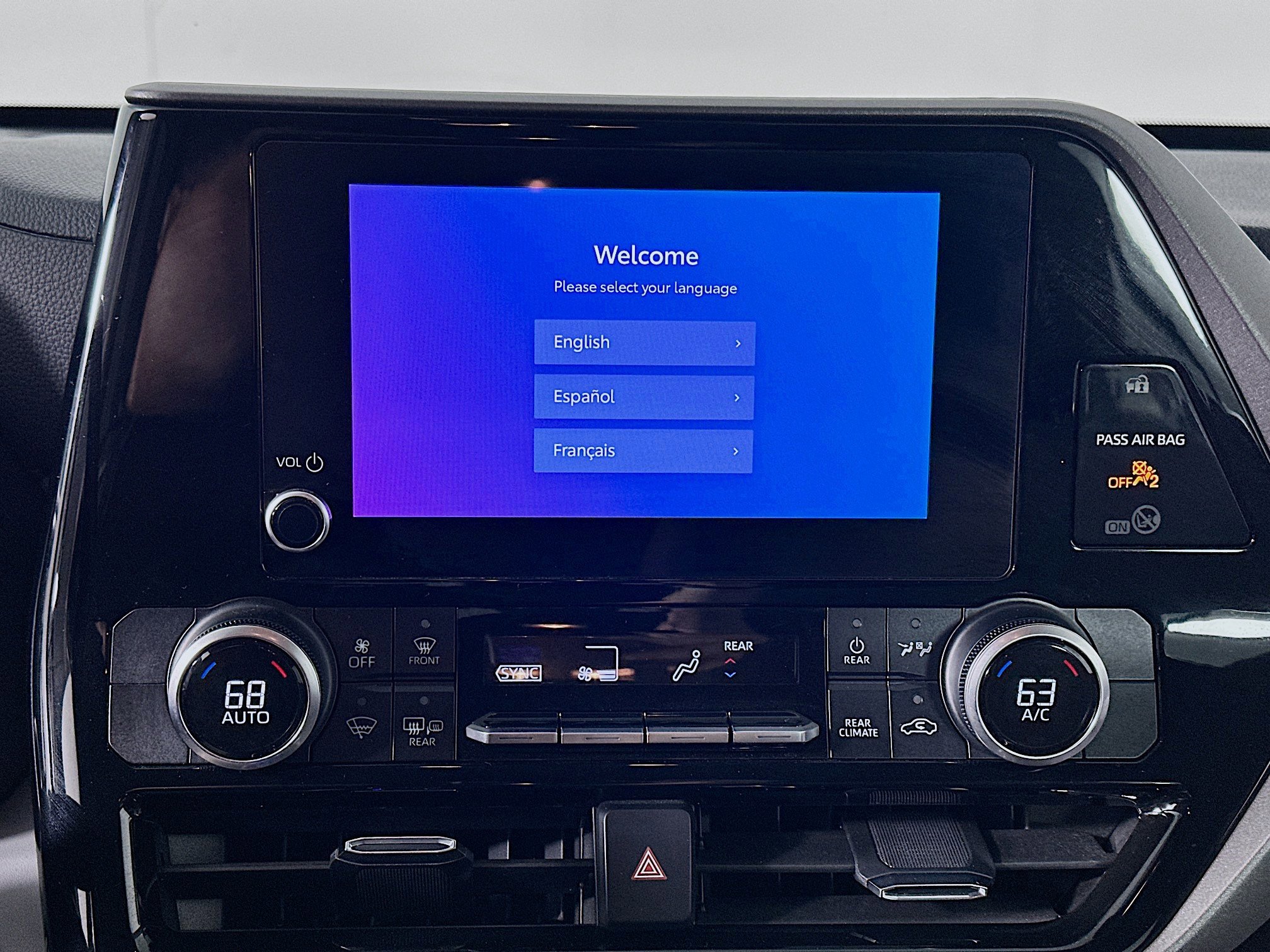 Used 2024 Toyota Highlander LE image 21