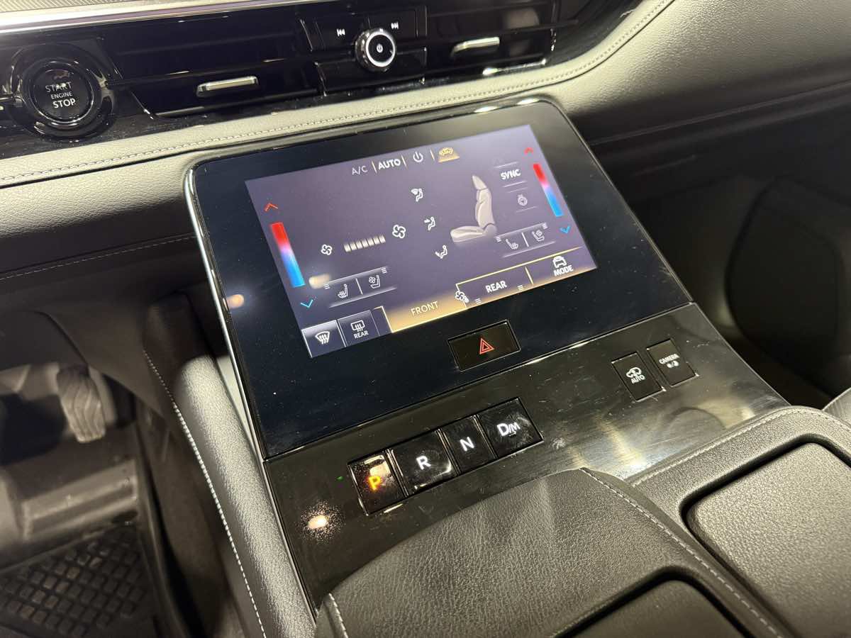 Used 2025 INFINITI QX80 Luxe AWD/4WD image 12