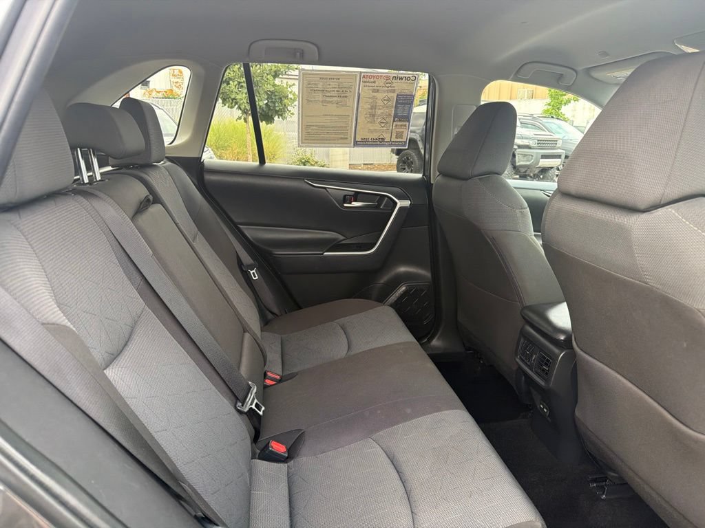 Used 2025 Toyota RAV4 XLE AWD/4WD image 15