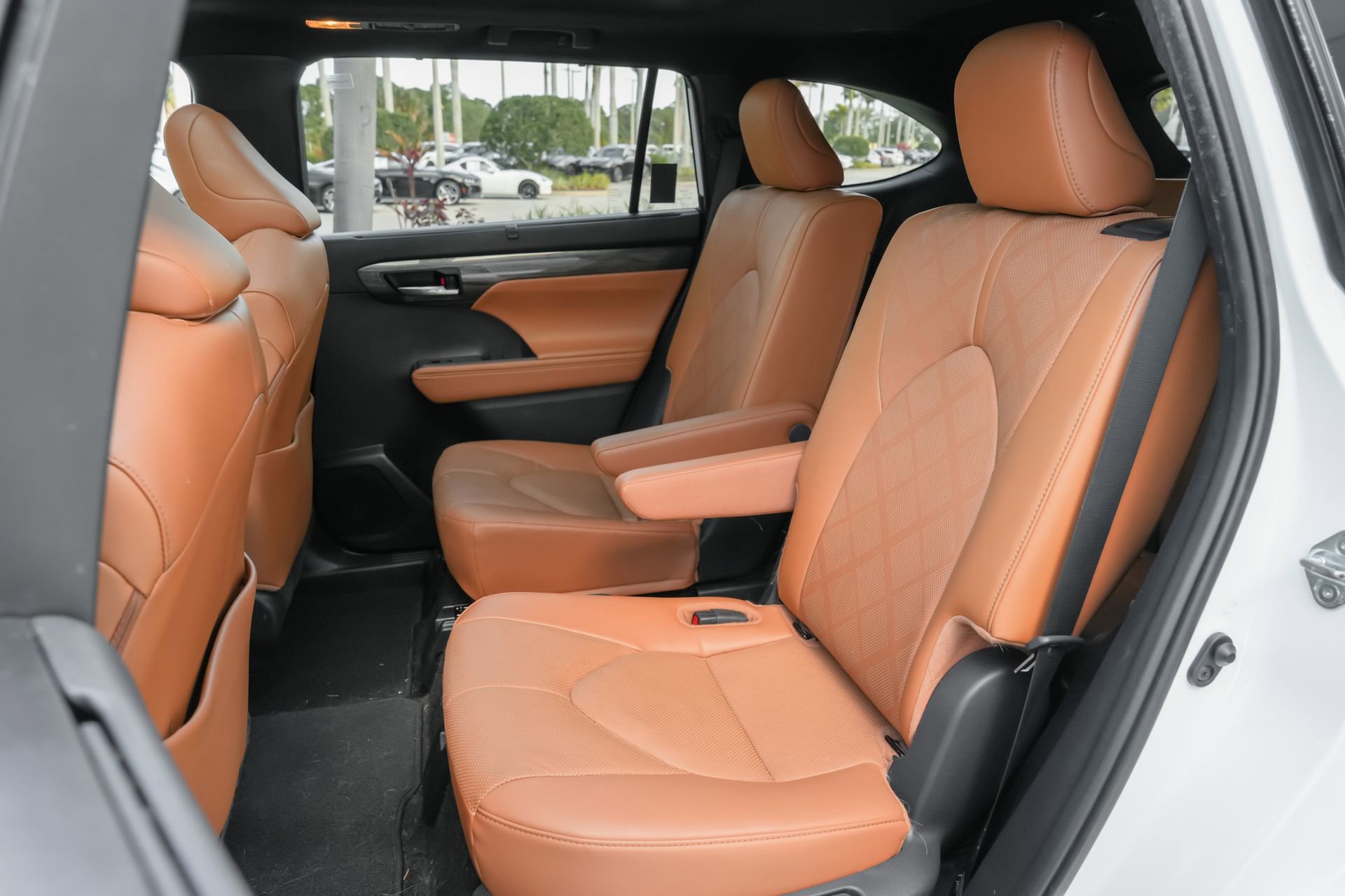 Used 2024 Toyota Highlander Platinum image 18