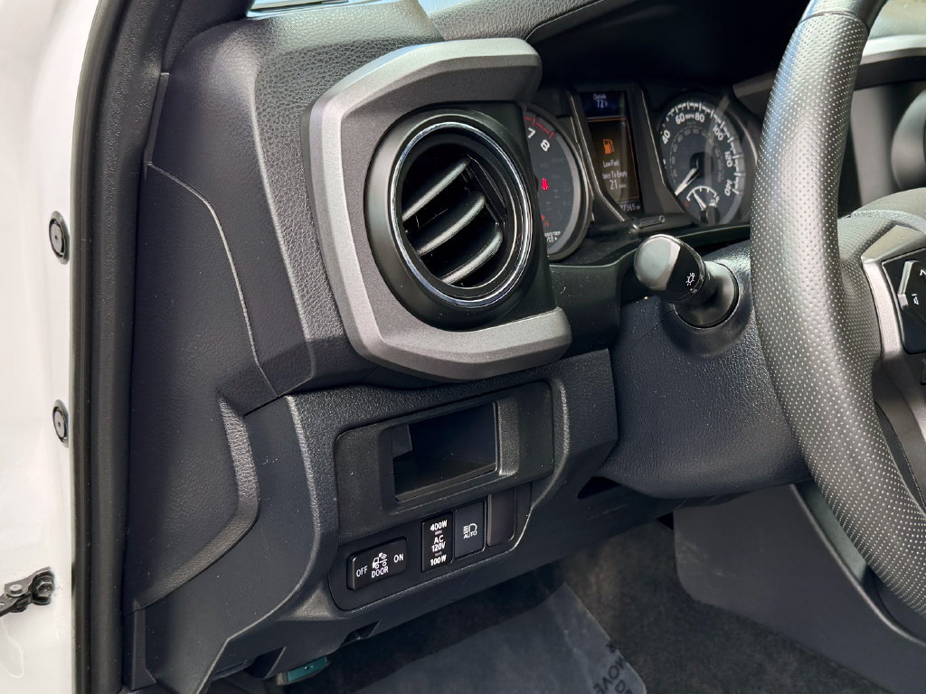 Used 2018 Toyota Tacoma TRD Off-Road w/ Technology Package AWD/4WD image 19